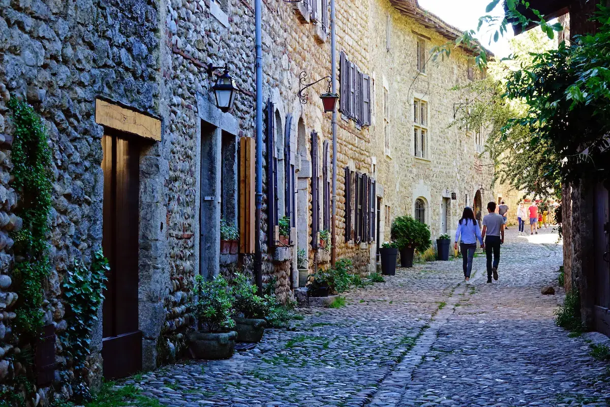 Turistas passeando pela cidade