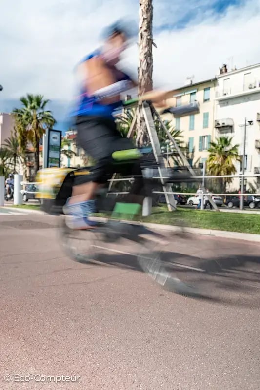 O contador de bicicletas e trotinetas é compatível com a nossa gama de ecrãs.